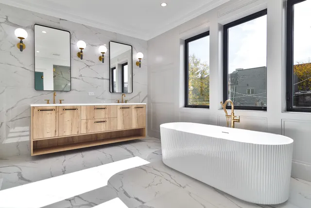 $2,095,000 | 1907 West Wolfram Street, Chicago, IL 60657