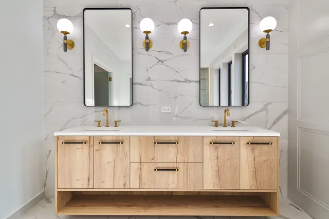 $2,095,000 | 1907 West Wolfram Street, Chicago, IL 60657