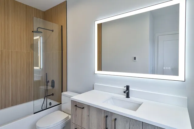 $2,095,000 | 1907 West Wolfram Street, Chicago, IL 60657