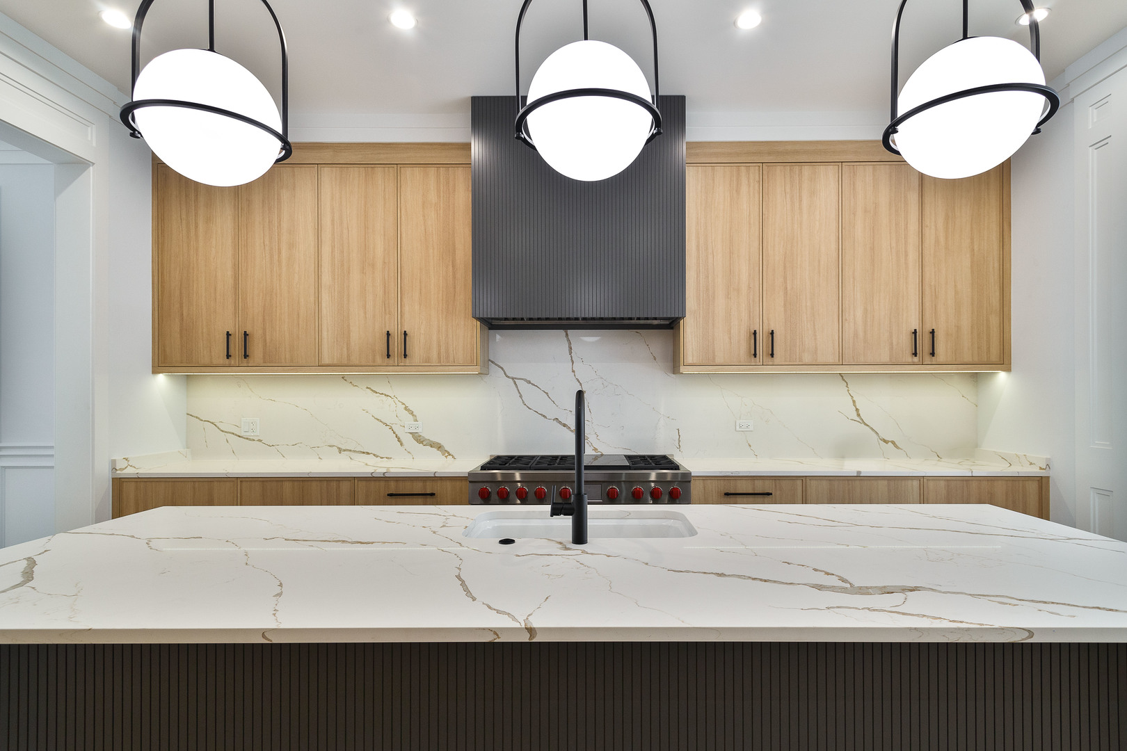 1907 West Wolfram Street Chicago, IL 60657 - Photo 3 of 35