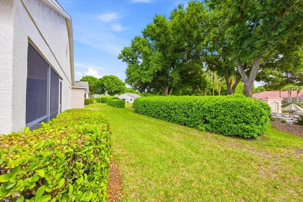 a view of a house with backyard and garden