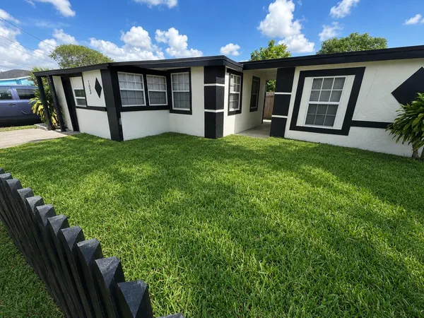 $599,999 | 101 Northwest 13th Avenue, Boynton Beach, FL 33435
