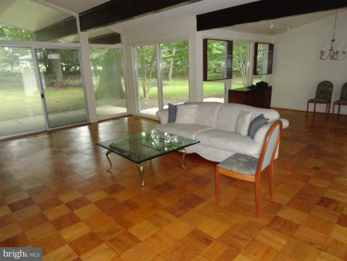 3515 Gardenview Road Pikesville, MD 21208 - Photo 3 of 25 Living Room