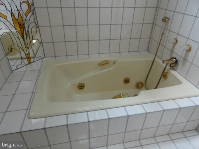 3515 Gardenview Road Pikesville, MD 21208 - Photo 5 of 25 Bath (Master)
