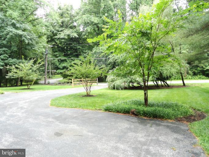 3515 Gardenview Road Pikesville, MD 21208 - Photo 7 of 25 Exterior Front Yard
