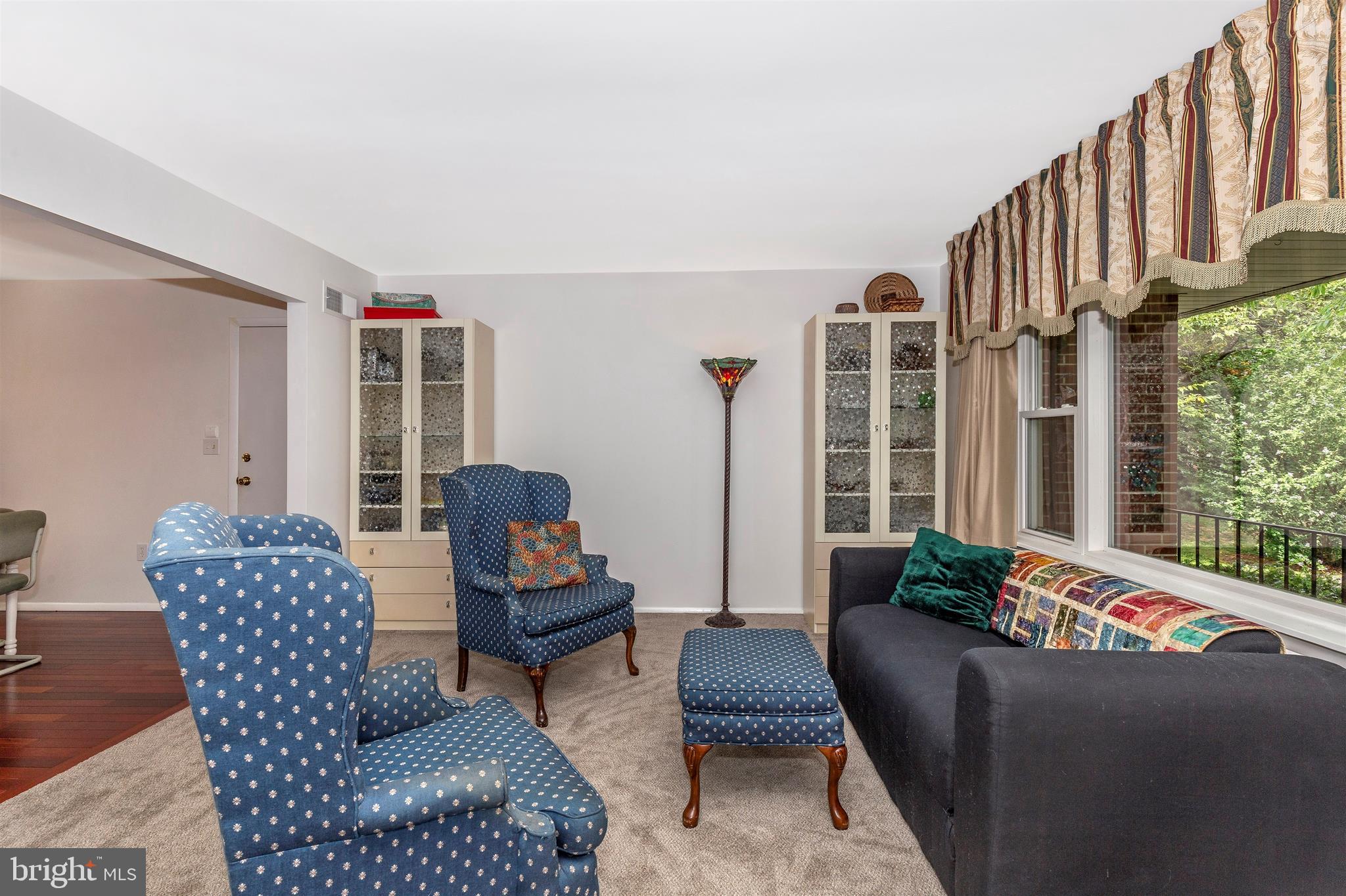5400 Ridge Road Mount Airy, MD 21771 - Photo 5 of 35 Living Room
