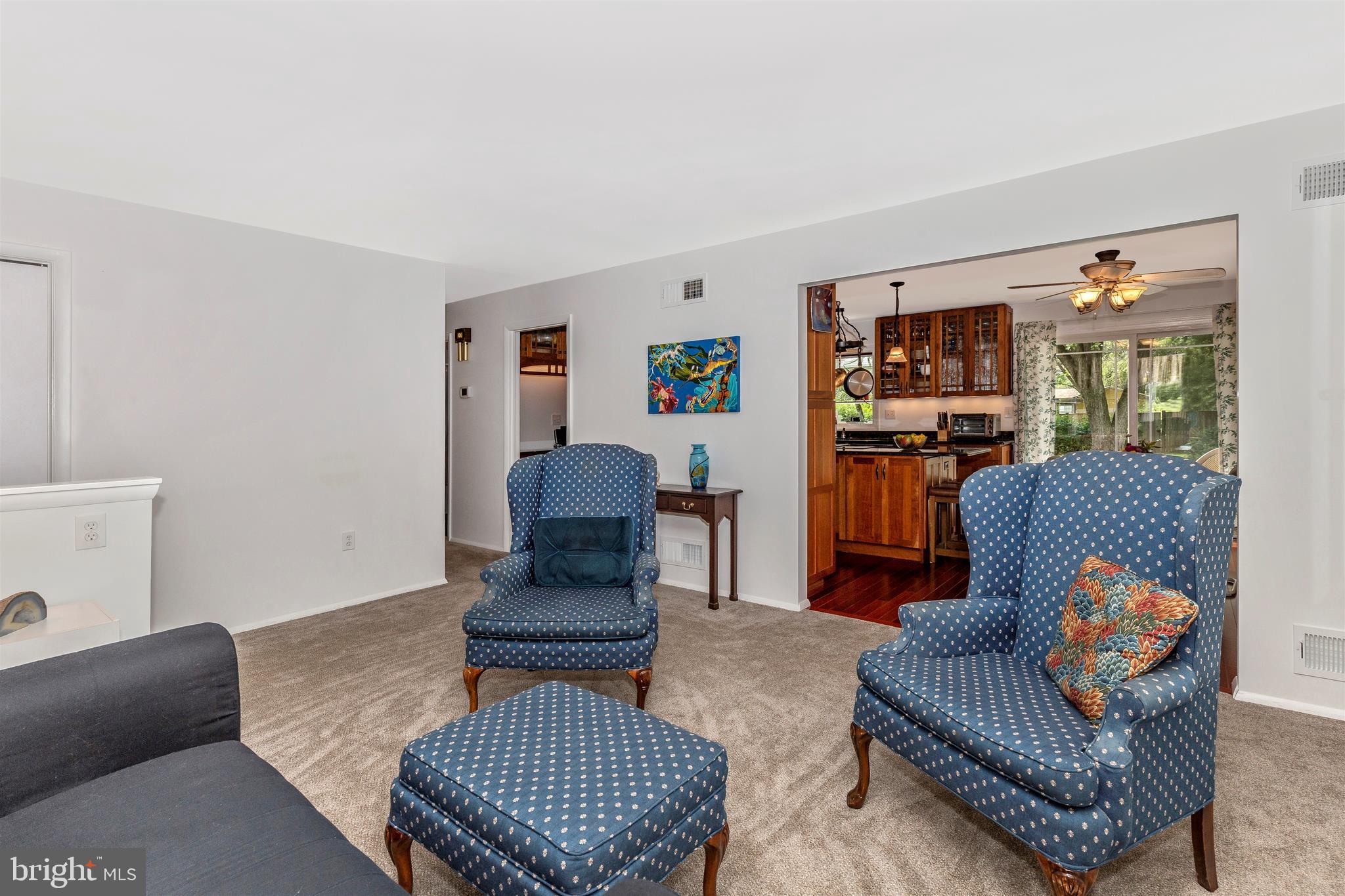 5400 Ridge Road Mount Airy, MD 21771 - Photo 6 of 35 Living Room