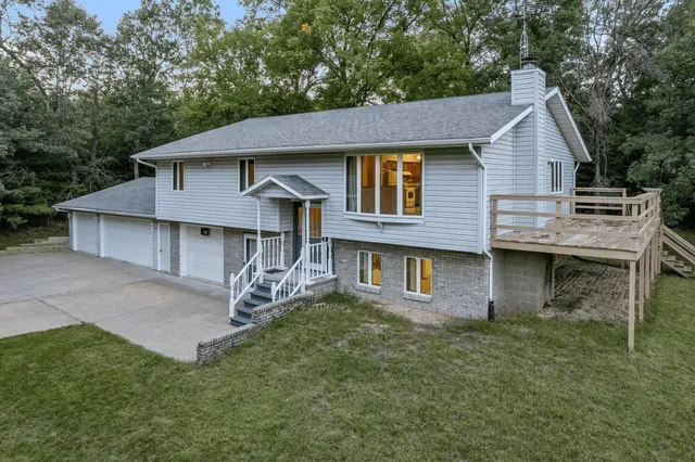 $499,000 | W8325 Larson Lane, New Lisbon, WI 53950