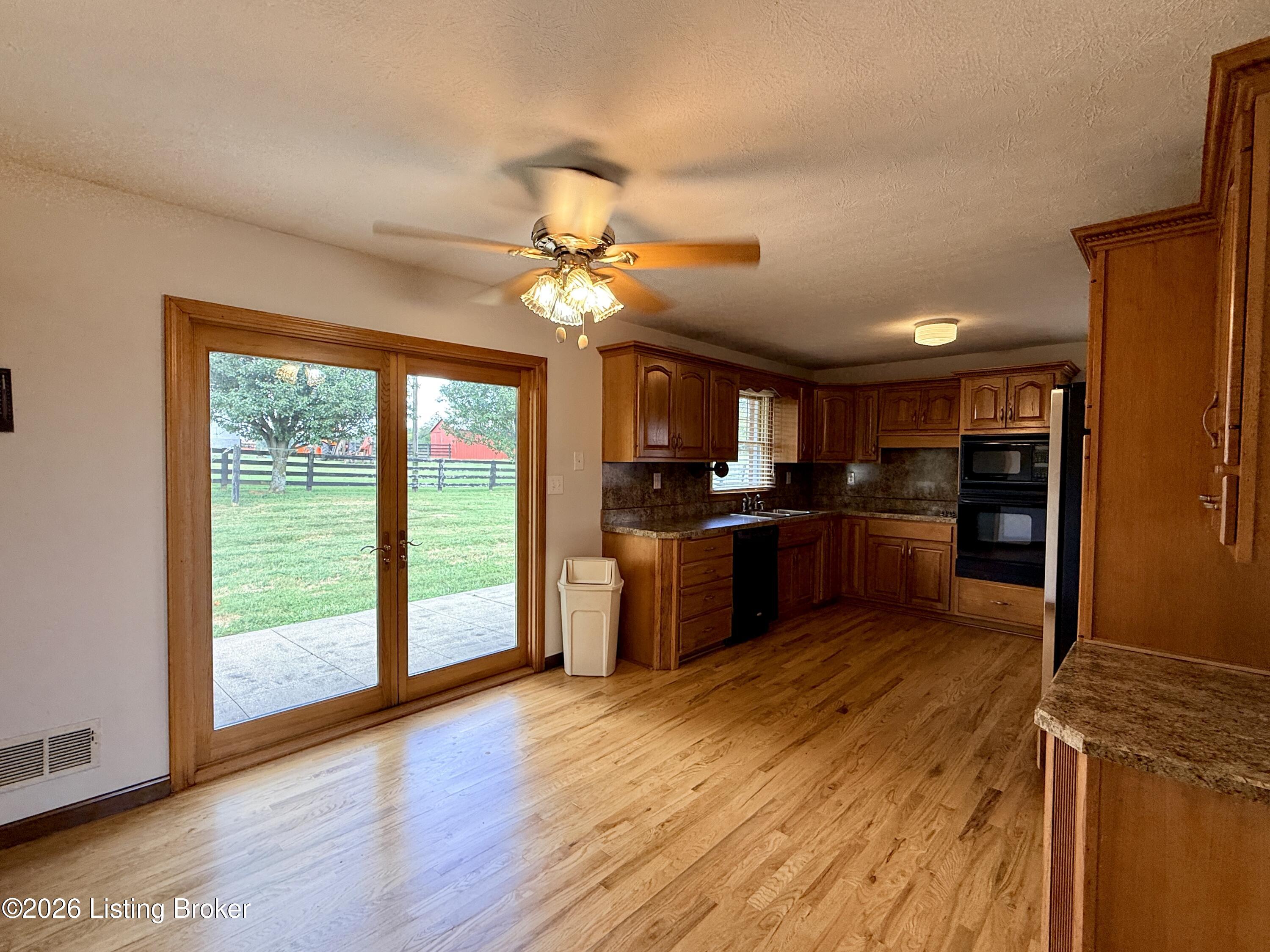 4198 Springfield Road Bardstown, KY 40004 - Photo 11 of 42 IMG_3818