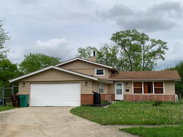 $3,860 | 3203 Oak Court, Hazel Crest, IL 60429