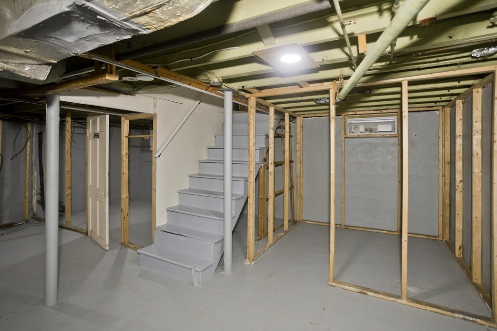 102 San Miguel Street Springfield, MA 01104 - Photo 33 of 37