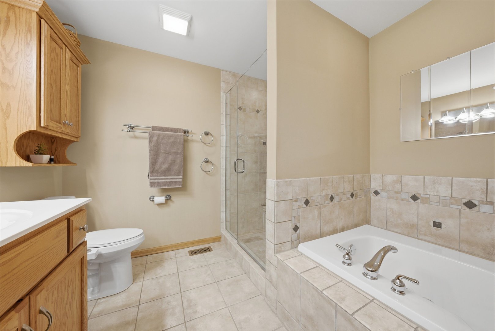 3688 Warwick Drive Crete, IL 60417 - Photo 15 of 27 a bathroom with a sink a toilet and shower