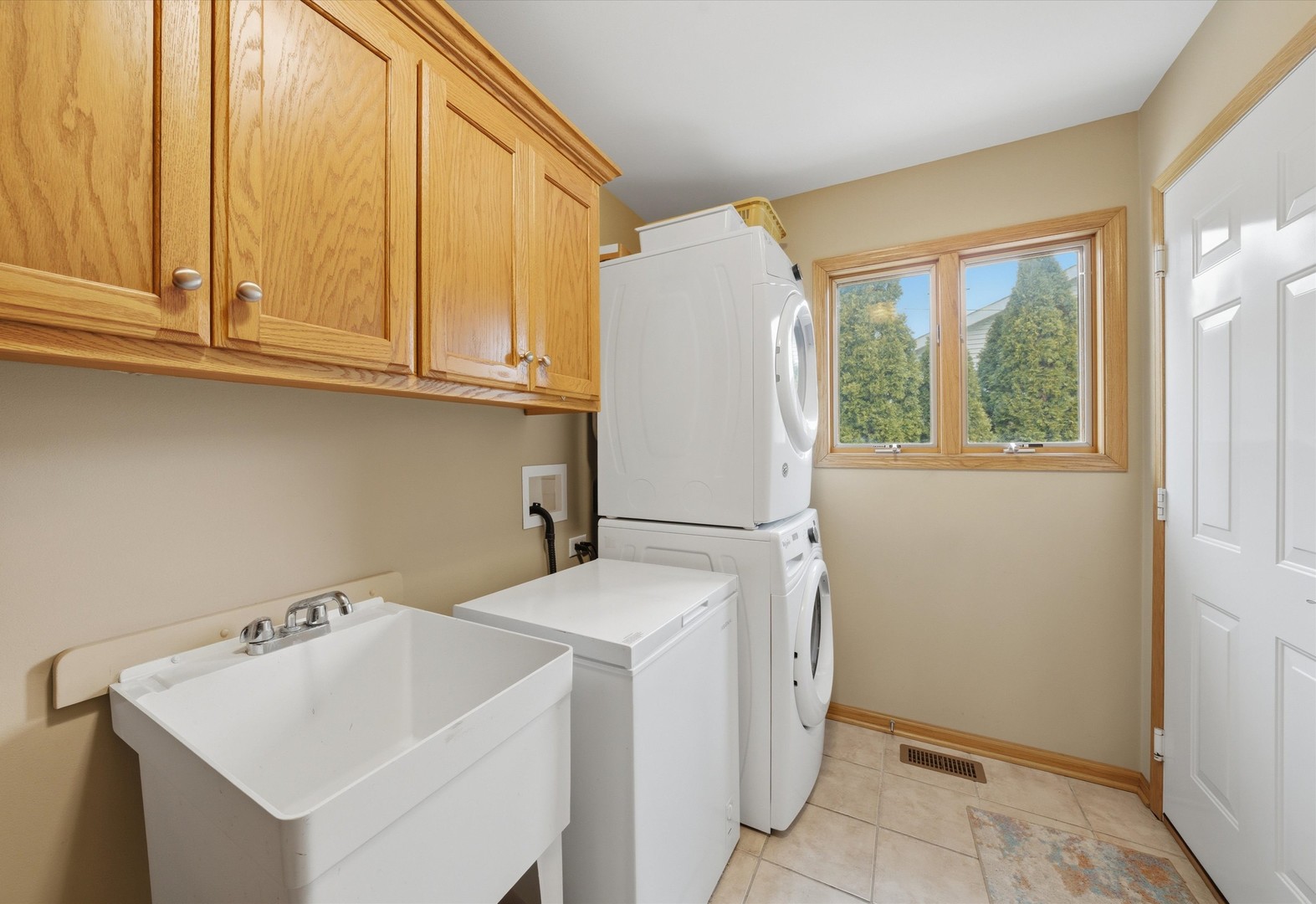 3688 Warwick Drive Crete, IL 60417 - Photo 18 of 27 a utility room with dryer and washer
