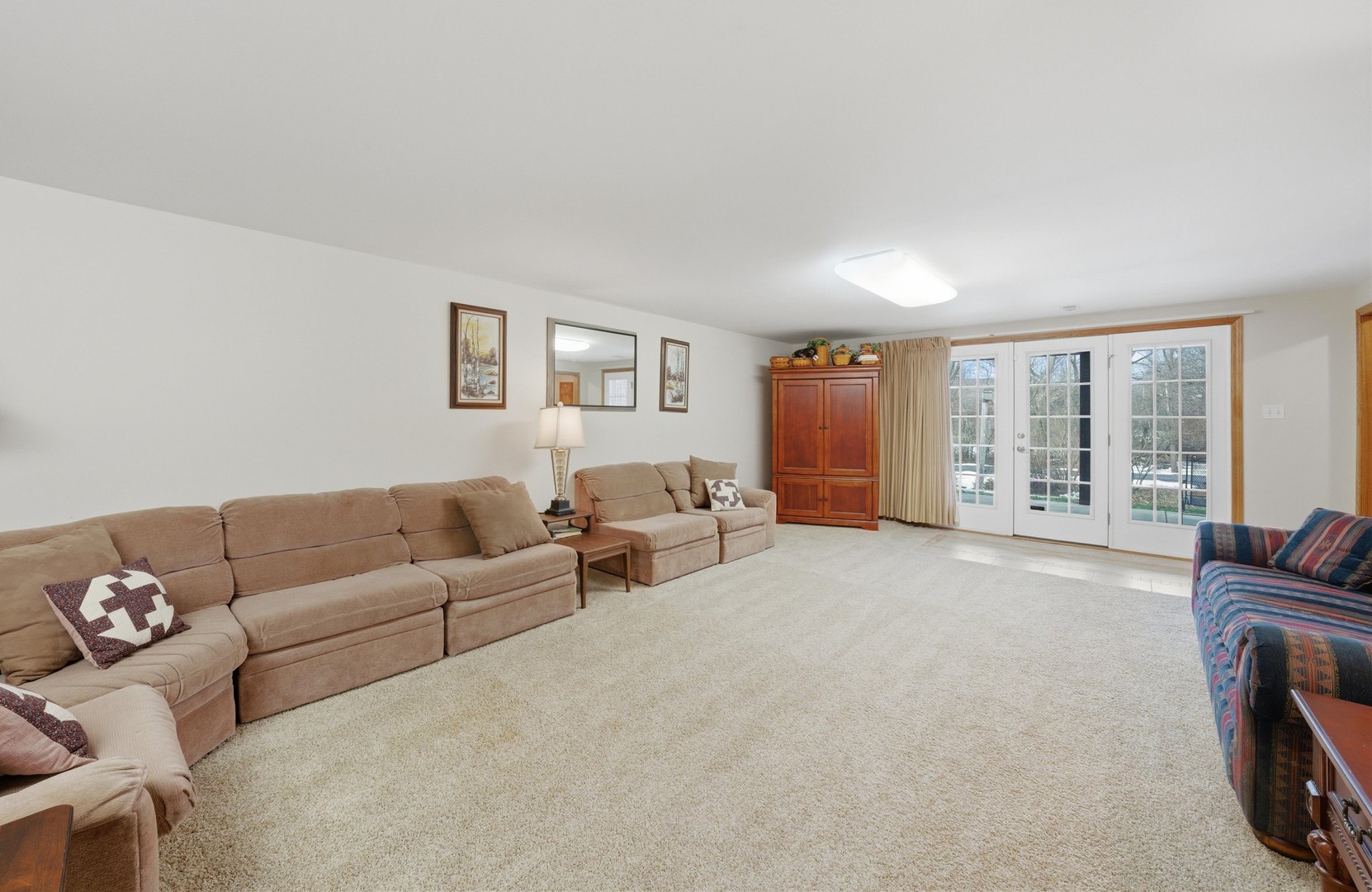 3688 Warwick Drive Crete, IL 60417 - Photo 19 of 27 a living room with furniture and a window