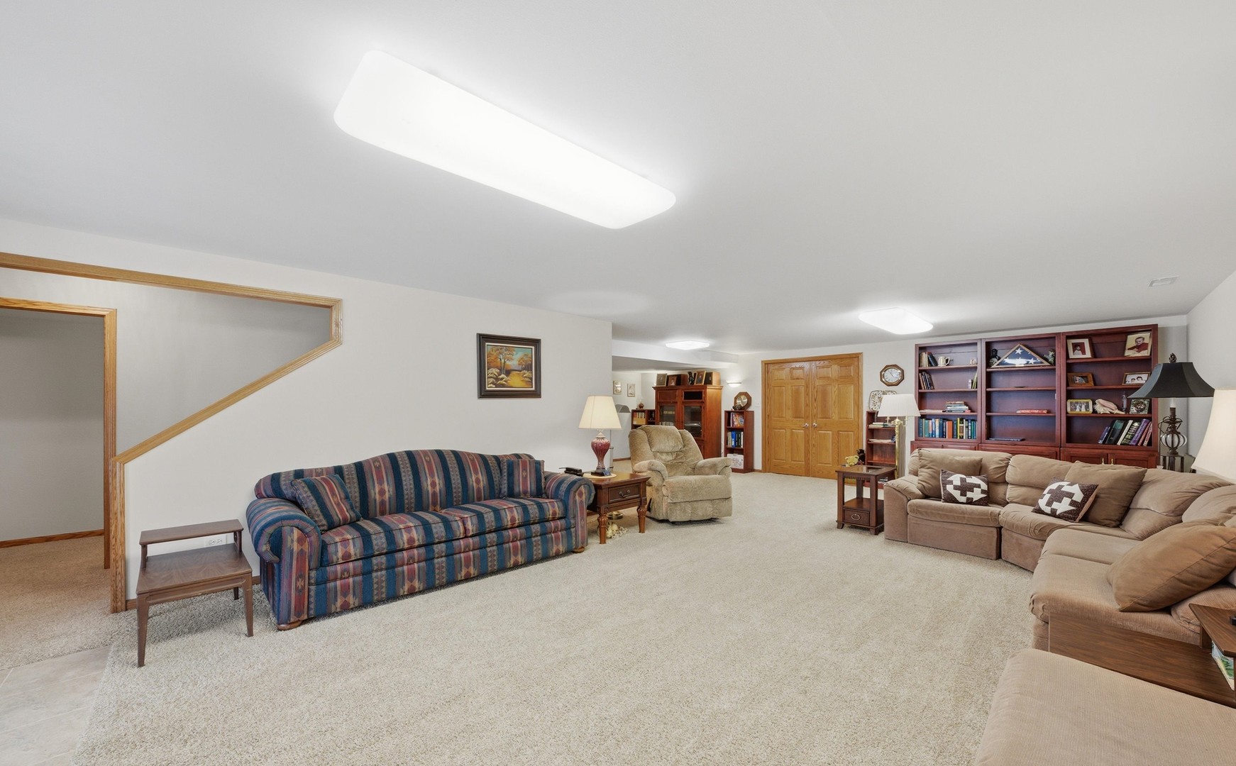 3688 Warwick Drive Crete, IL 60417 - Photo 20 of 27 a living room with furniture and a couch