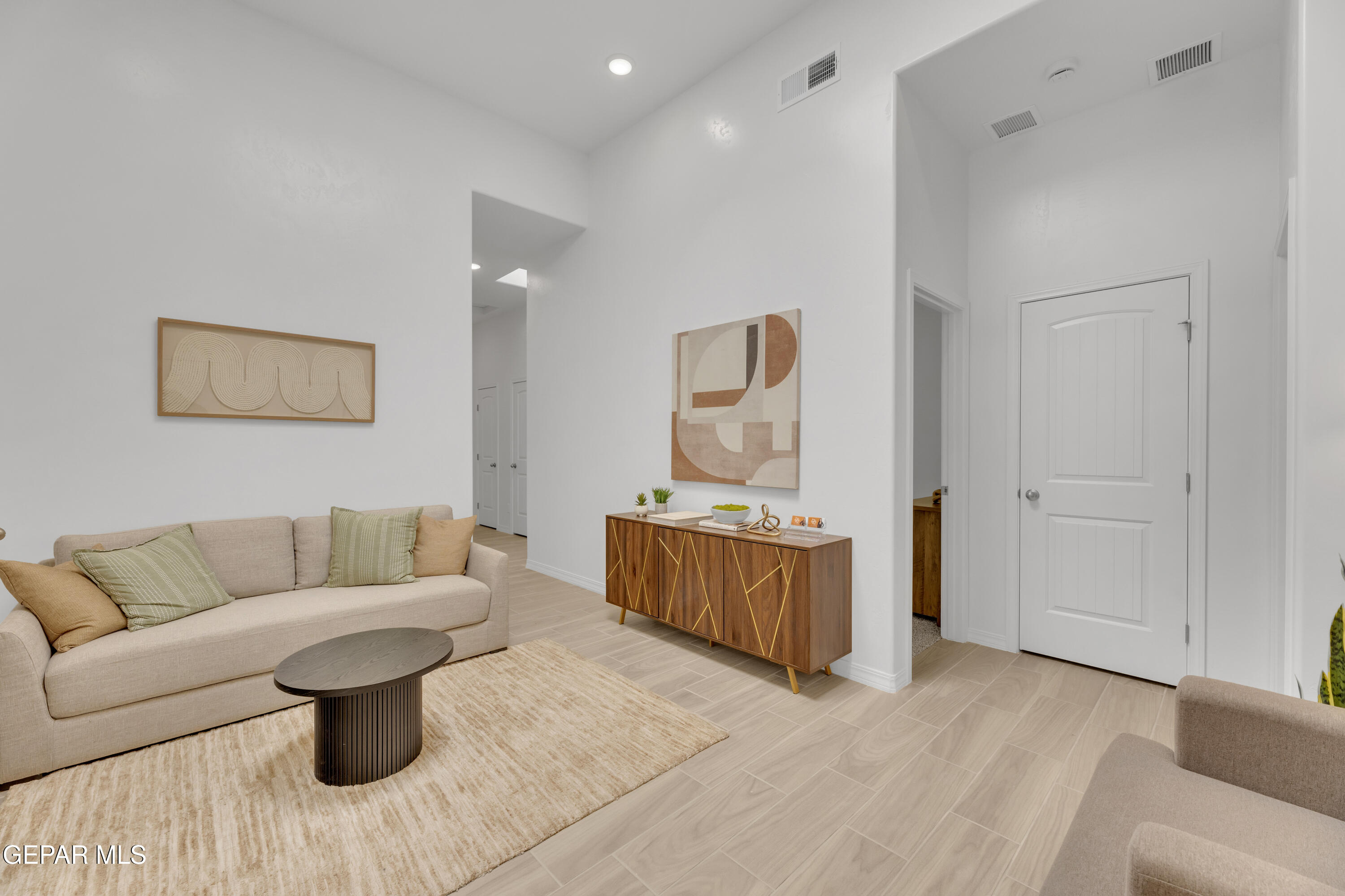 6040 Summer Ridge Sunland Park, NM 88008 - Photo 25 of 31 a living room with furniture and a couch