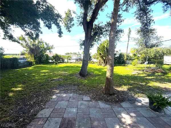 $1,600 | 3350 Apache Street, Fort Myers, FL 33916