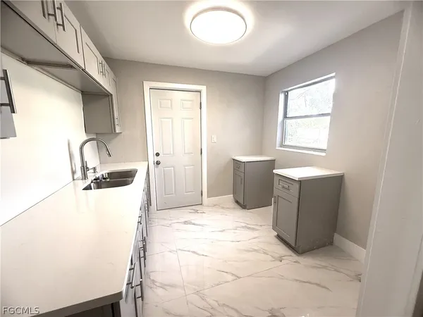 $1,600 | 3350 Apache Street, Fort Myers, FL 33916
