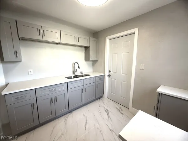 $1,600 | 3350 Apache Street, Fort Myers, FL 33916