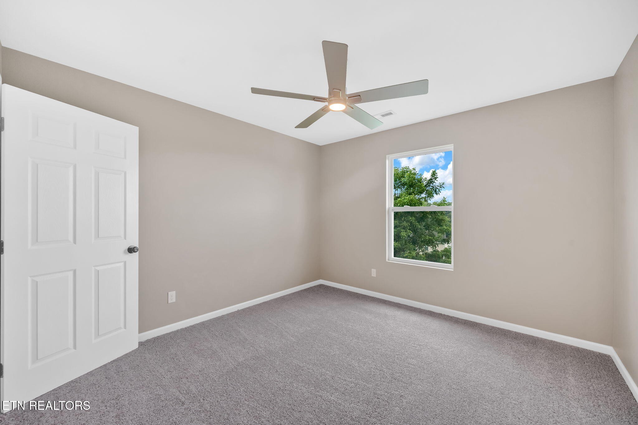 141 Middle Glen Road Maynardville, TN 37807 - Photo 27 of 41 an empty room with windows and fan