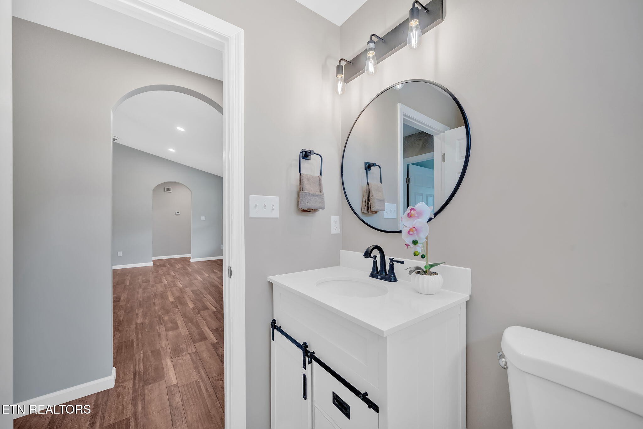 141 Middle Glen Road Maynardville, TN 37807 - Photo 31 of 41 a bathroom with a toilet sink and mirror
