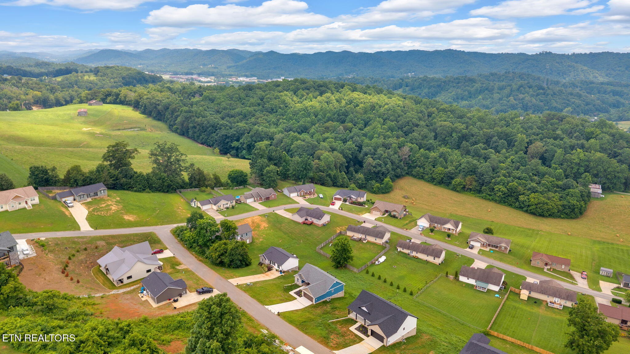 141 Middle Glen Road Maynardville, TN 37807 - Photo 40 of 41 a view of an outdoor space and mountains