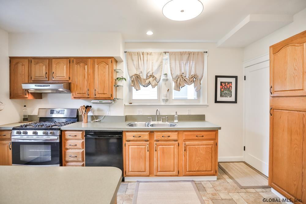 174 Whitehall Road Albany, NY 12209 - Photo 21 of 45 Photo 24