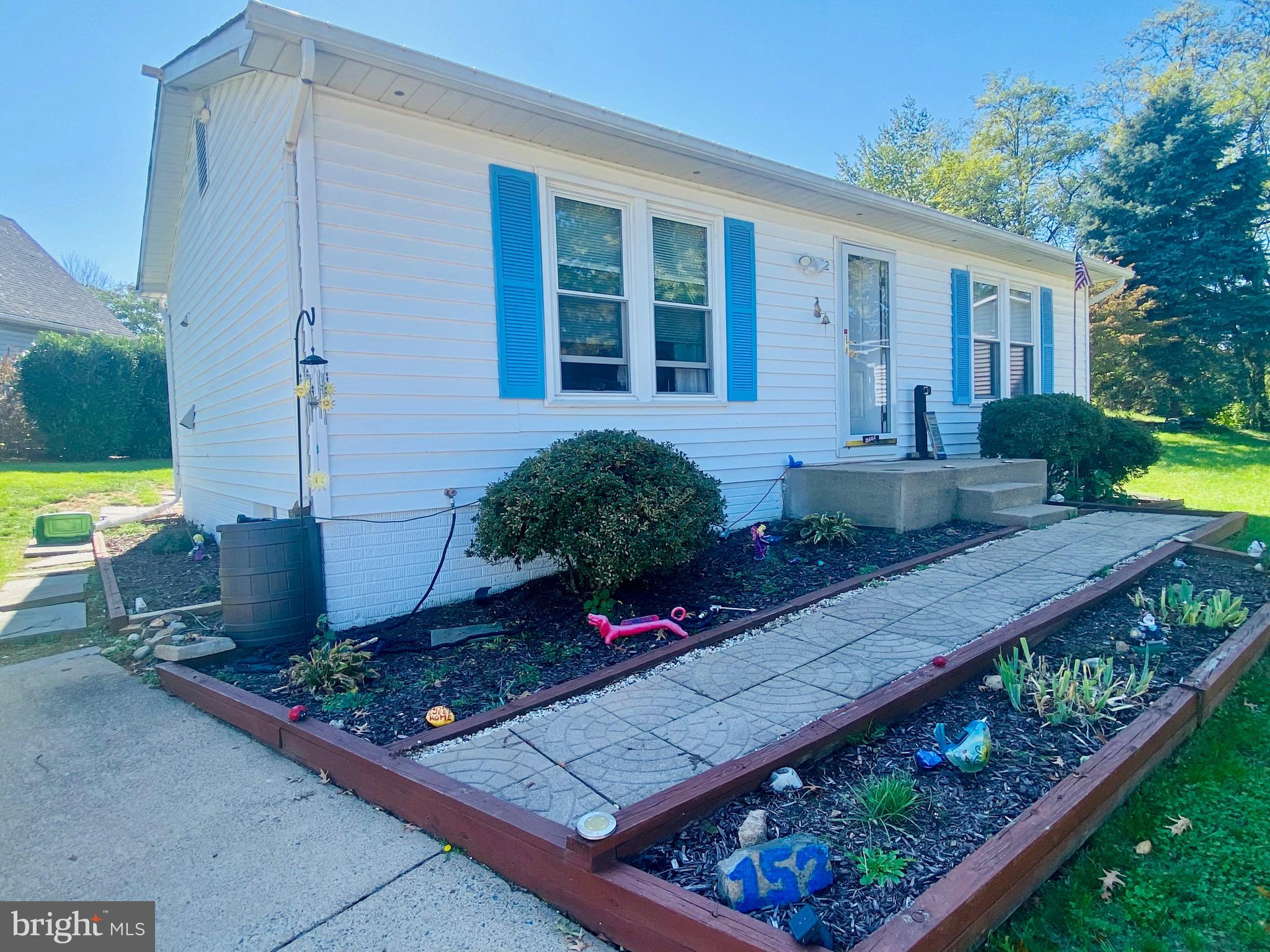 152 Oakview Drive Southeast Leesburg, VA 20175 - Photo 2 of 33