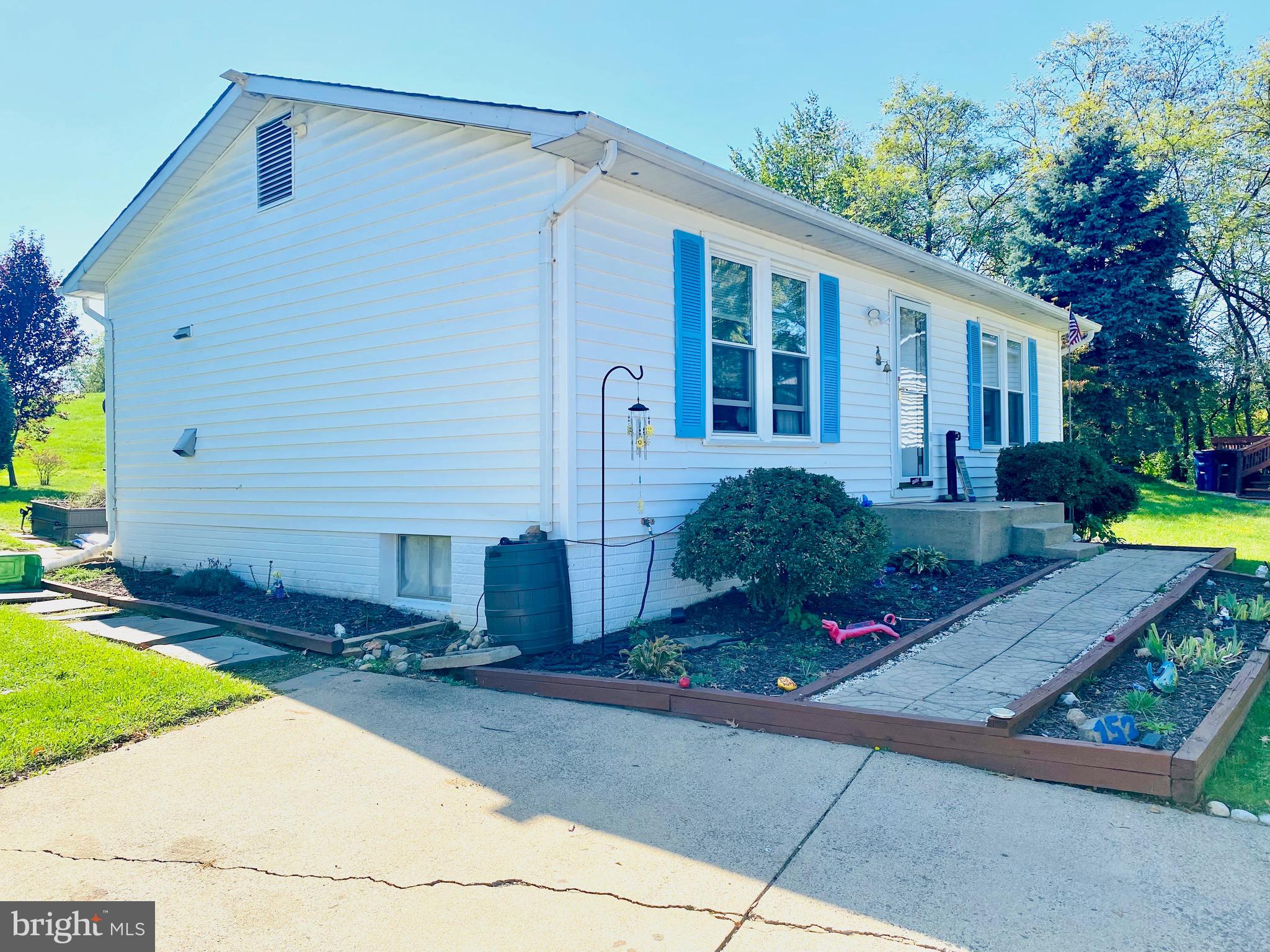 152 Oakview Drive Southeast Leesburg, VA 20175 - Photo 3 of 33