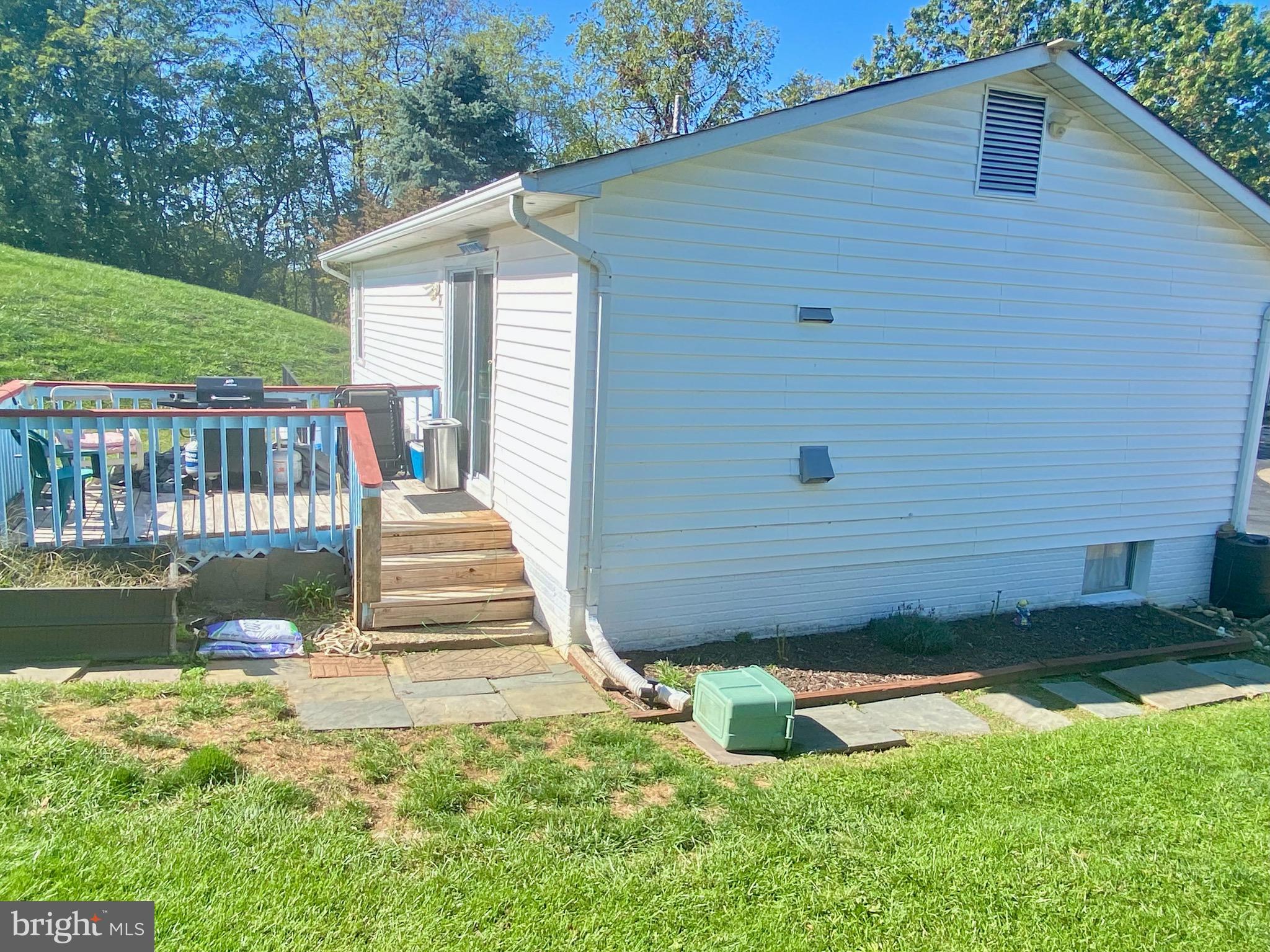 152 Oakview Drive Southeast Leesburg, VA 20175 - Photo 5 of 33