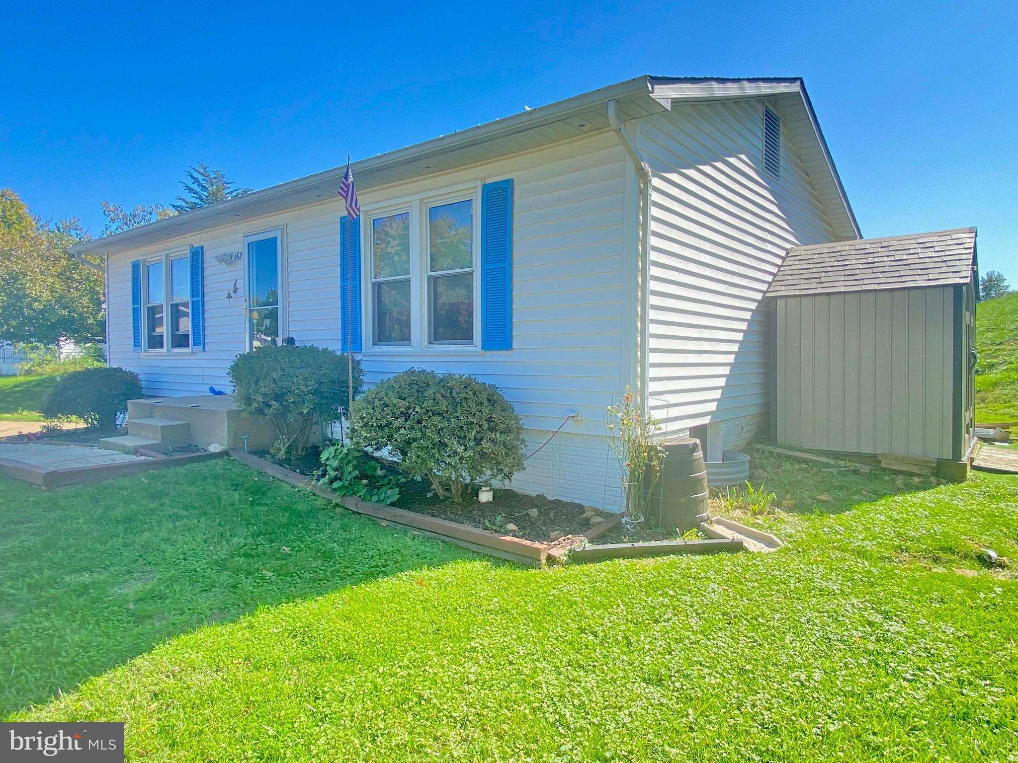 152 Oakview Drive Southeast Leesburg, VA 20175 - Photo 9 of 33