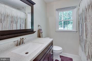 4858 Sideburn Road Fairfax, VA 22032 - Photo 12 of 30 Bath