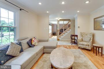 4858 Sideburn Road Fairfax, VA 22032 - Photo 5 of 30 Living Room