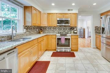 4858 Sideburn Road Fairfax, VA 22032 - Photo 10 of 30 Kitchen