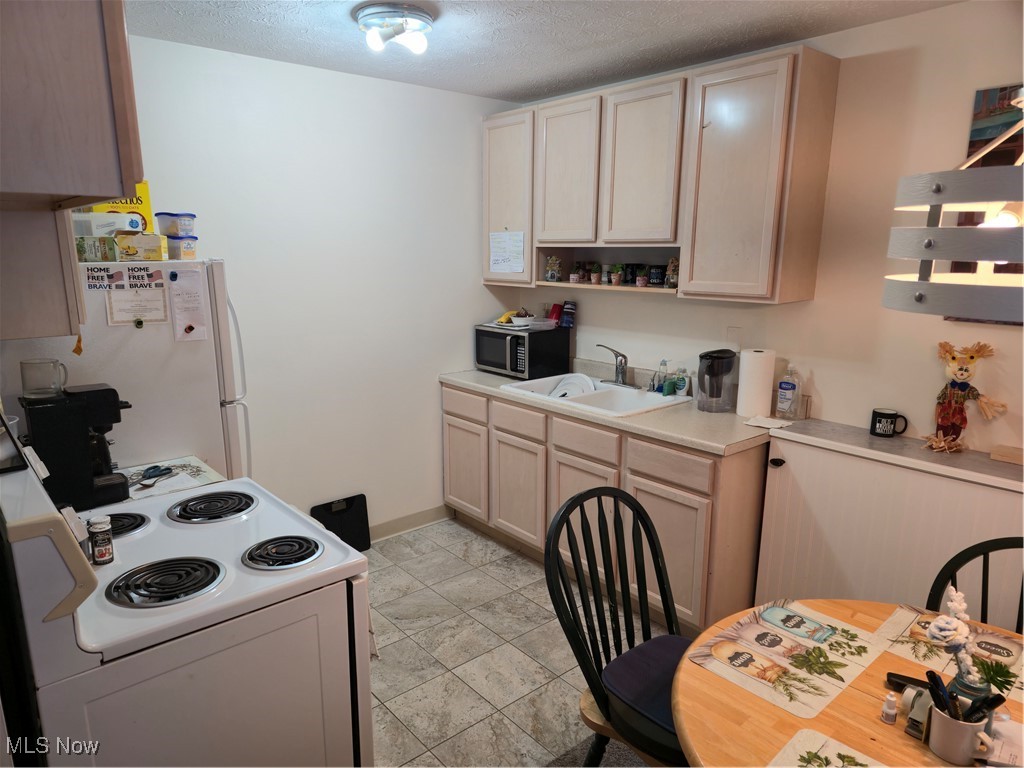 5651 Broadview Road, Unit E5 Cleveland, OH 44134 - Photo 7 of 12 Gallery Image 7
