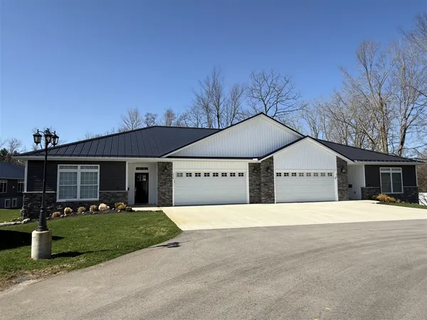 $385,000 | 238 Glei Court, Hillsdale, MI 49242