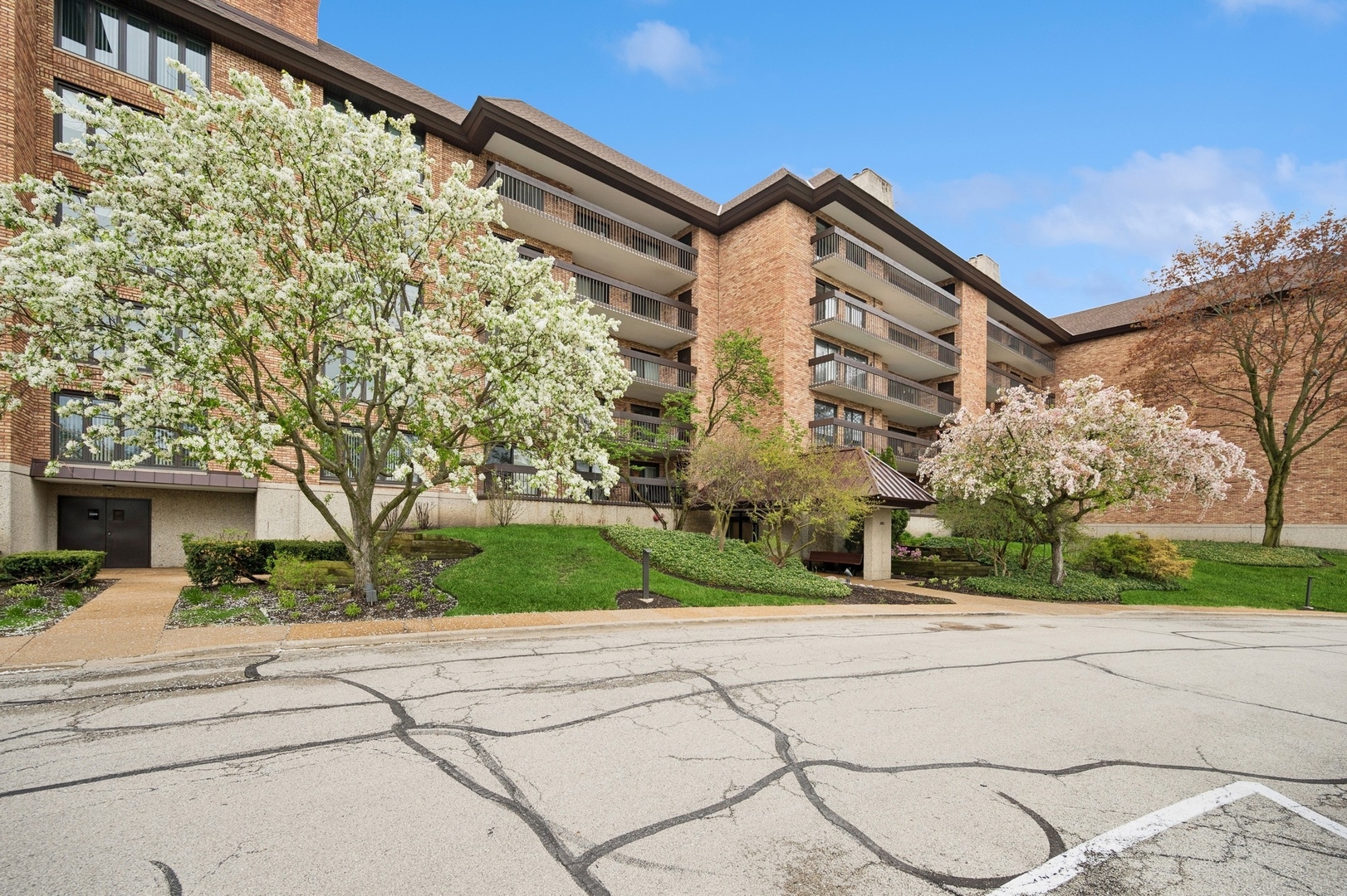 3801 Mission Hills Road, Unit 210 Northbrook, IL 60062 - Photo 1 of 26 Gallery Image 1