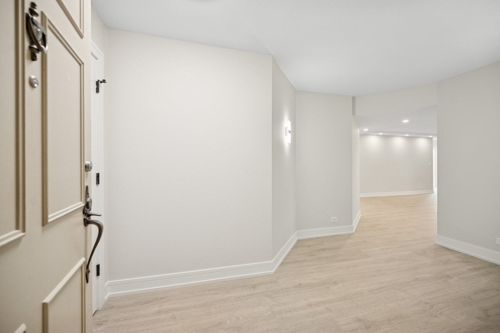 3801 Mission Hills Road, Unit 210 Northbrook, IL 60062 - Photo 2 of 26 Gallery Image 2