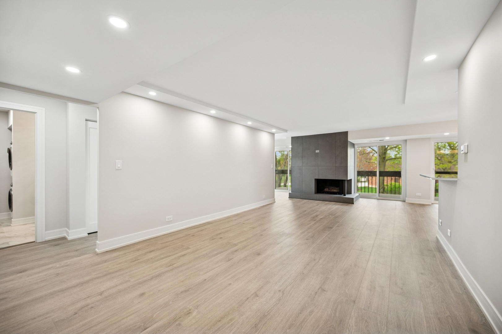 3801 Mission Hills Road, Unit 210 Northbrook, IL 60062 - Photo 4 of 26 Gallery Image 4