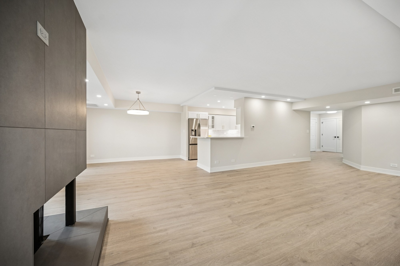 3801 Mission Hills Road, Unit 210 Northbrook, IL 60062 - Photo 5 of 26 Gallery Image 5