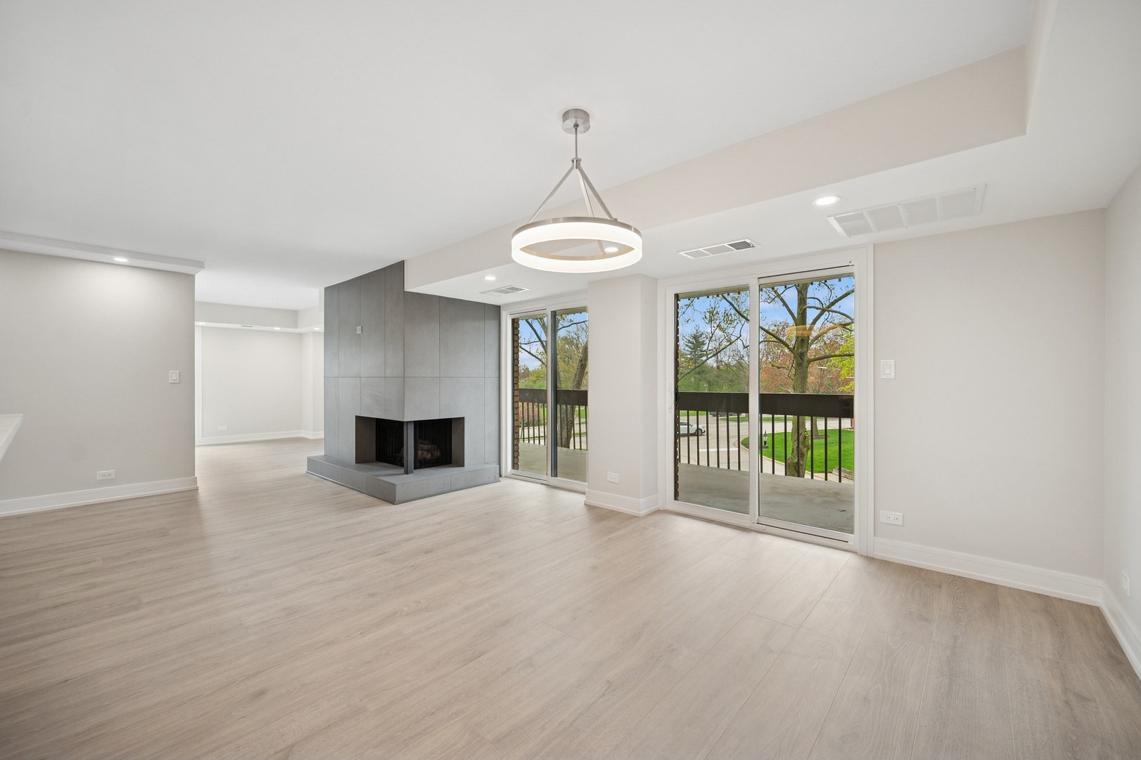 3801 Mission Hills Road, Unit 210 Northbrook, IL 60062 - Photo 7 of 26 Gallery Image 7