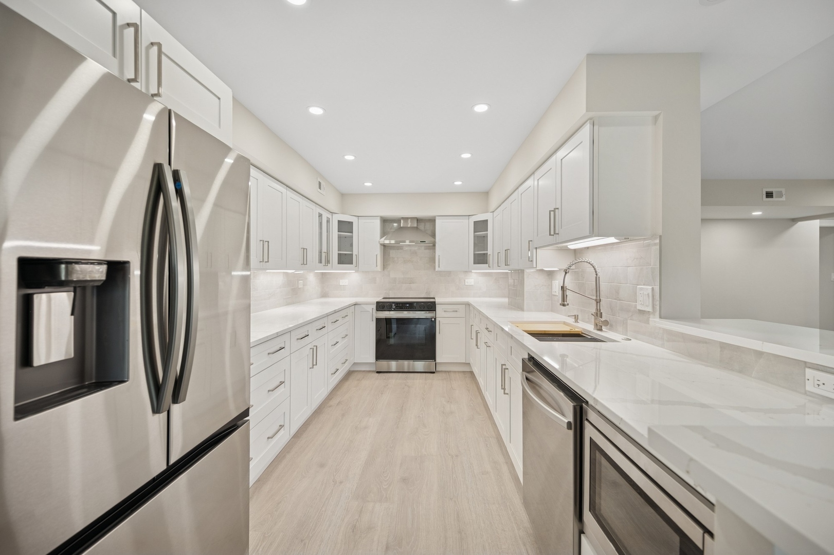 3801 Mission Hills Road, Unit 210 Northbrook, IL 60062 - Photo 9 of 26 Gallery Image 9