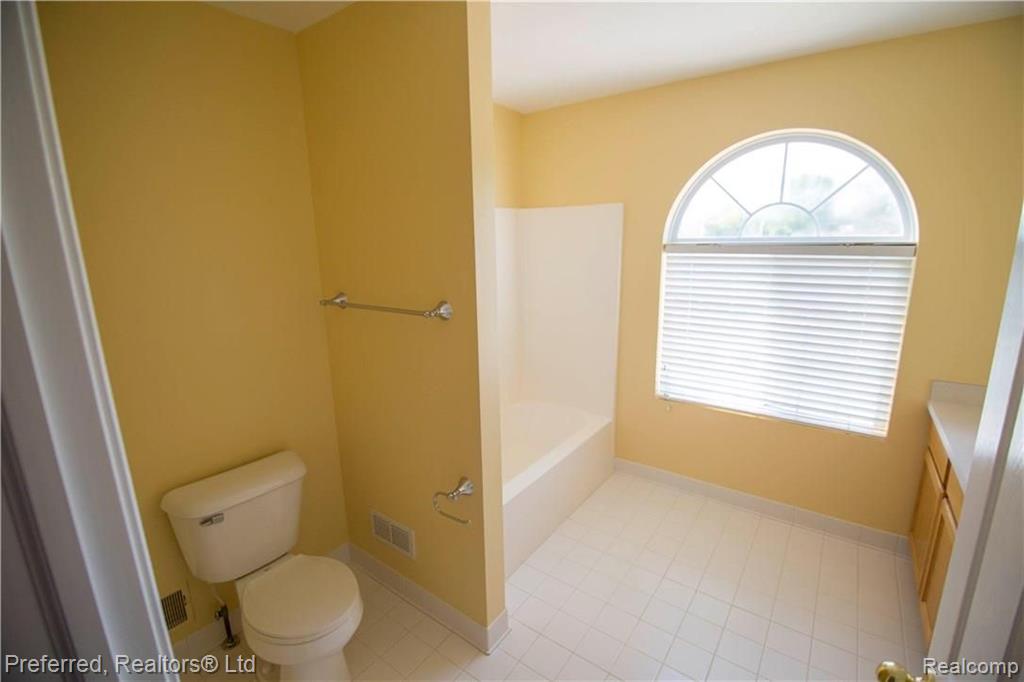 18270 West Eleven Mile Road Southfield, MI 48076 - Photo 44 of 52
