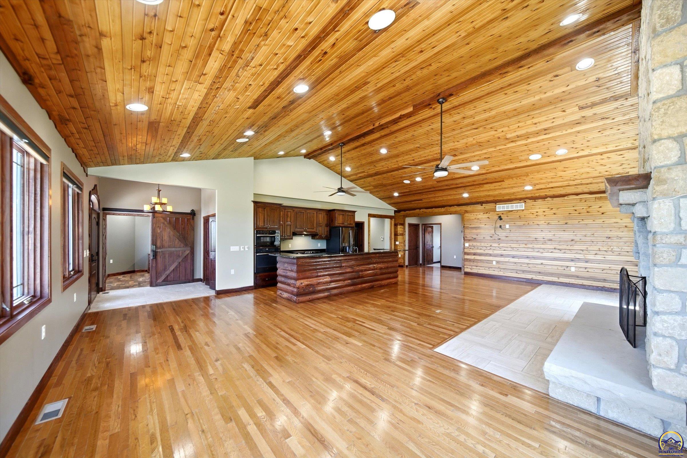 6010 Southwest Douglas Road Topeka, KS 66610 - Photo 5 of 25