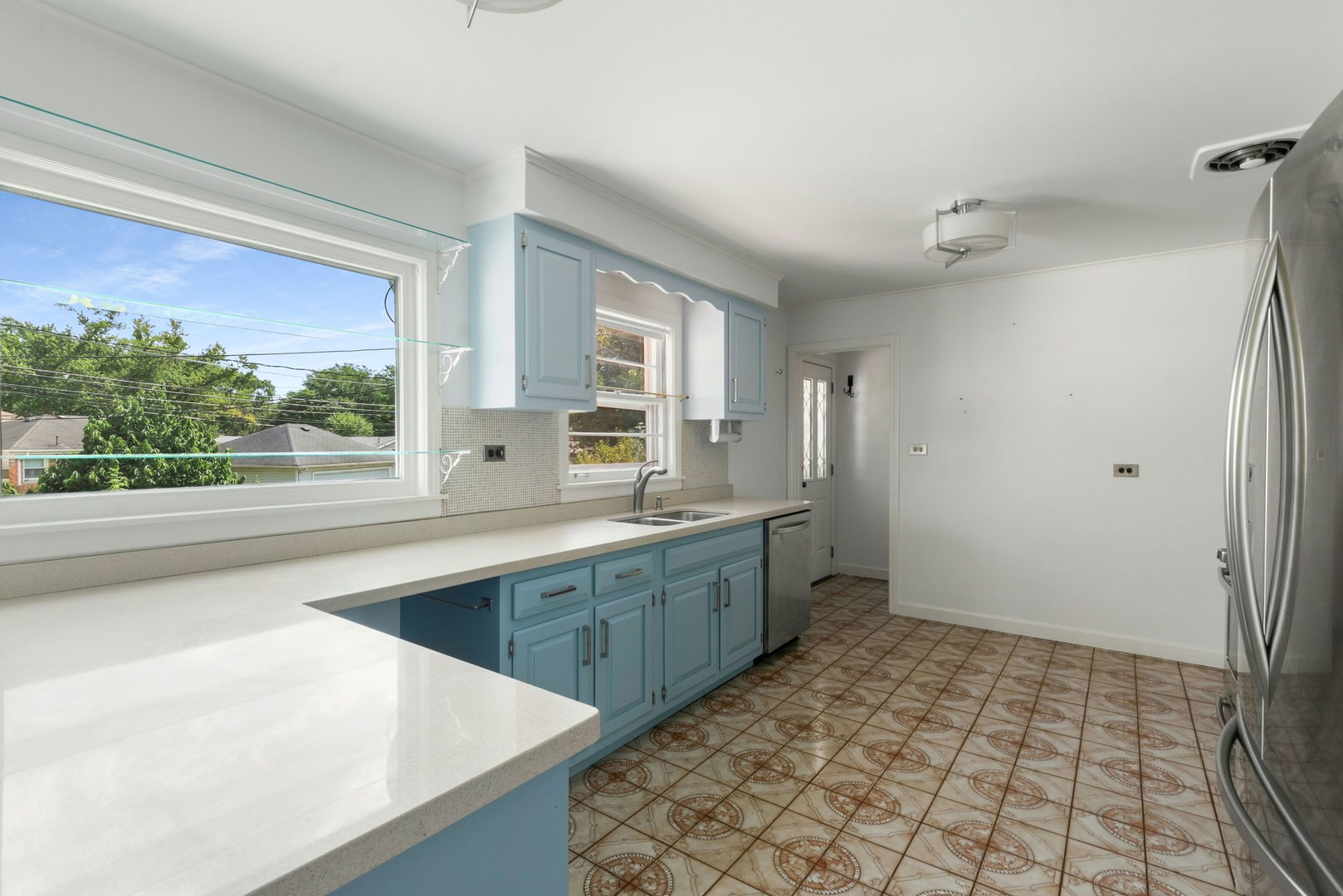 8663 Gross Point Road Skokie, IL 60077 - Photo 6 of 25 Gallery Image 6