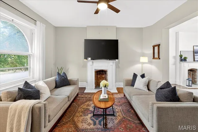 $399,900 | 2842 Shenandoah Avenue, St. Louis, MO 63104