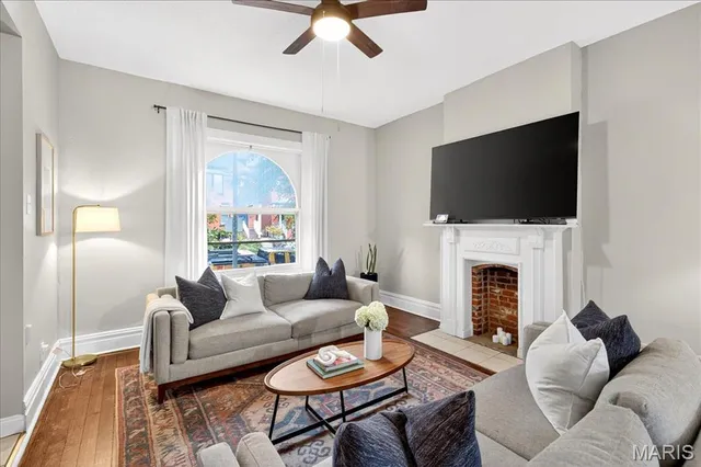 $399,900 | 2842 Shenandoah Avenue, St. Louis, MO 63104