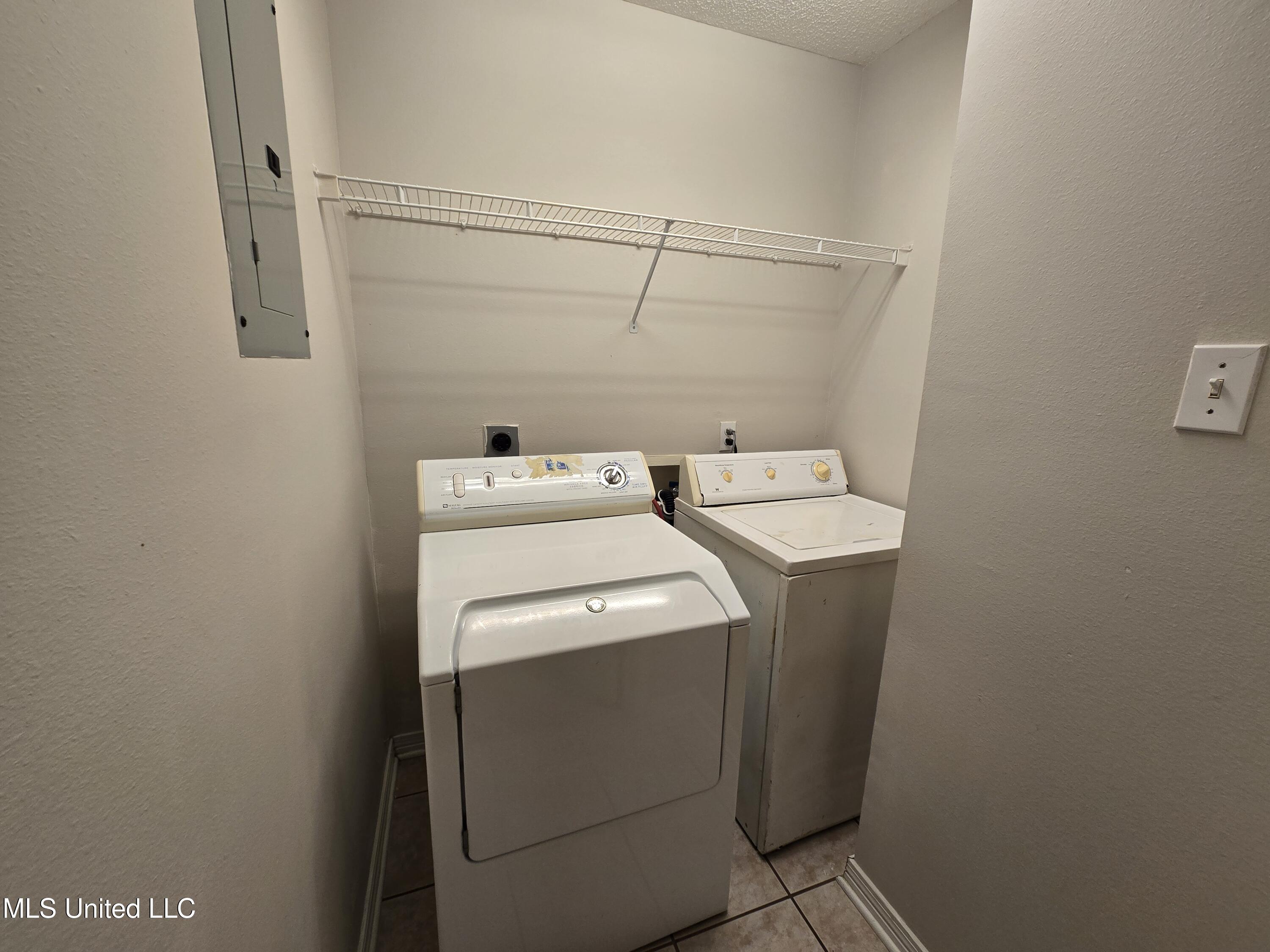 18044 Green Leaves Drive Gulfport, MS 39503 - Photo 13 of 16 20251217_075330