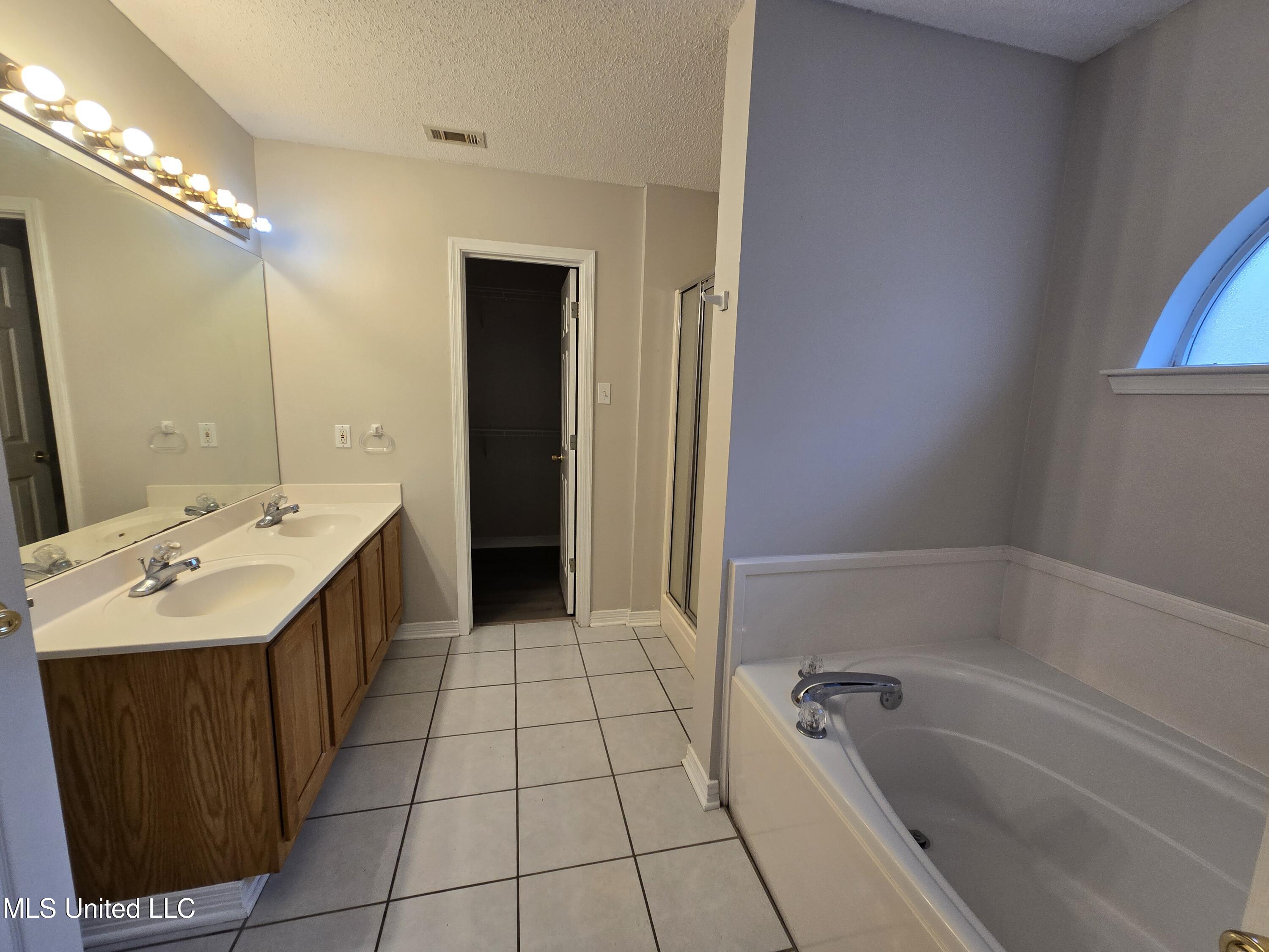 18044 Green Leaves Drive Gulfport, MS 39503 - Photo 15 of 16 20251217_075401