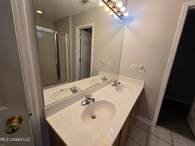 $1,800 | 18044 Green Leaves Drive, Gulfport, MS 39503